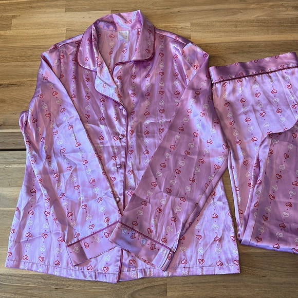 <3 Gillian O’malley Pajama Set - Picture 2 of 12